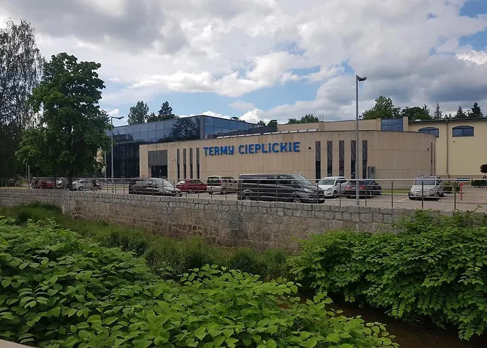 Goscinne Uzdrovisco Cieplice 아파트 옐레니아구라